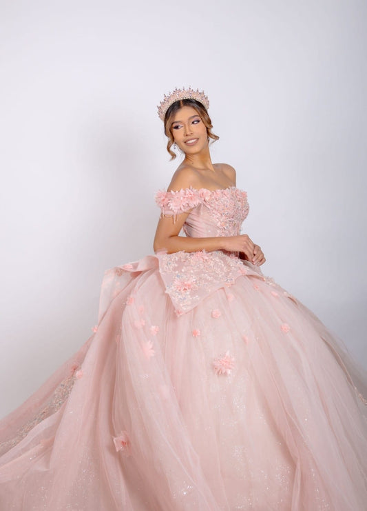 Vestido de Quinceañera "Princesa Real" con Pedrería Fina y Tul. Mod: FRN2008