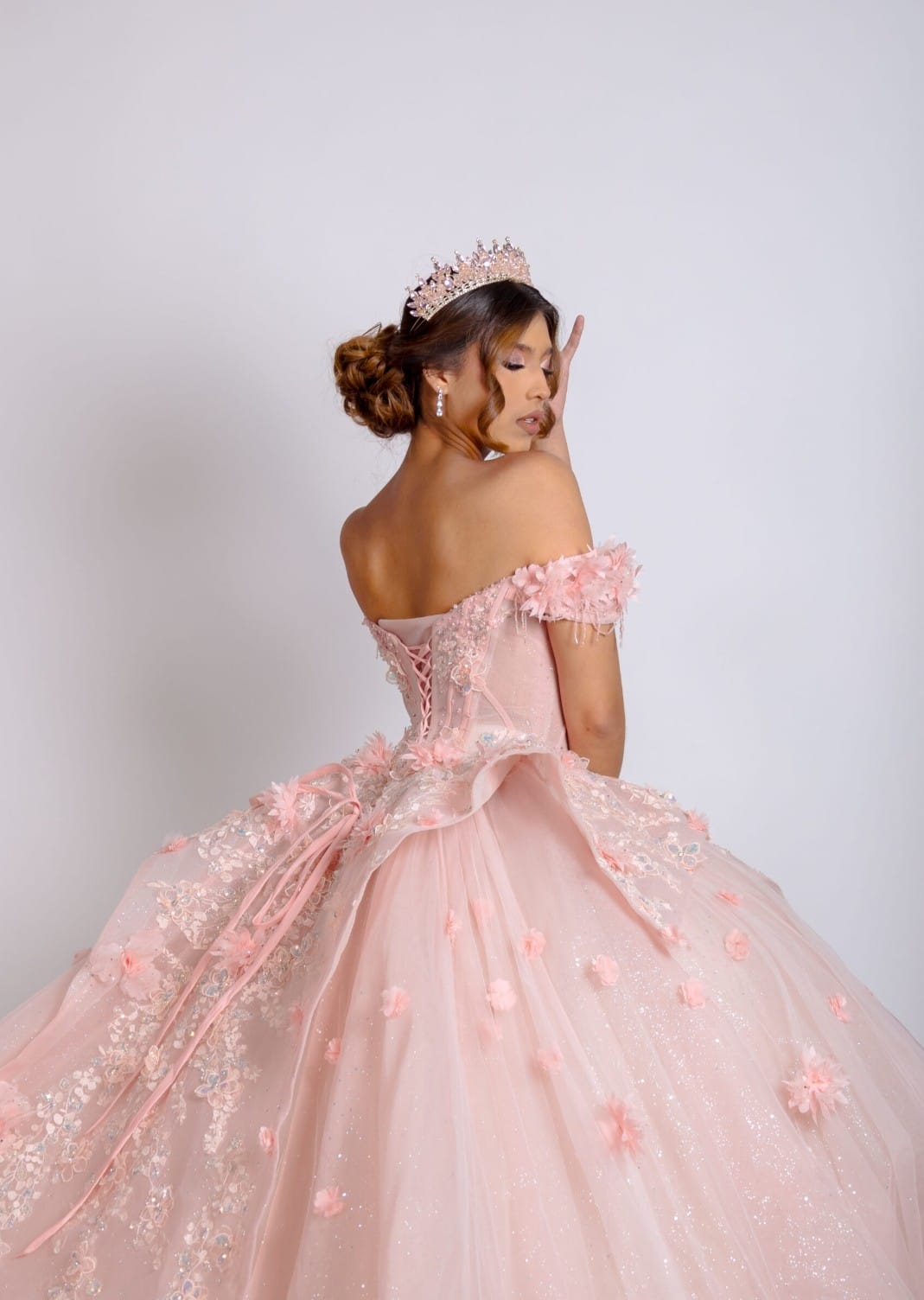 Vestido de Quinceañera "Princesa Real" con Pedrería Fina y Tul. Mod: FRN2008