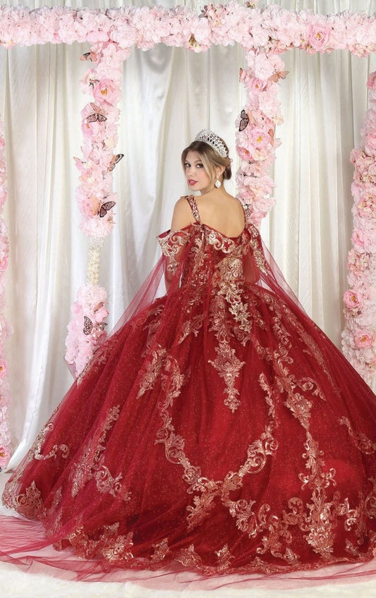 Vestido de Quinceañera "Princesa Real" con Pedrería Fina y Tul. Mod: LK-210 Color Tinto