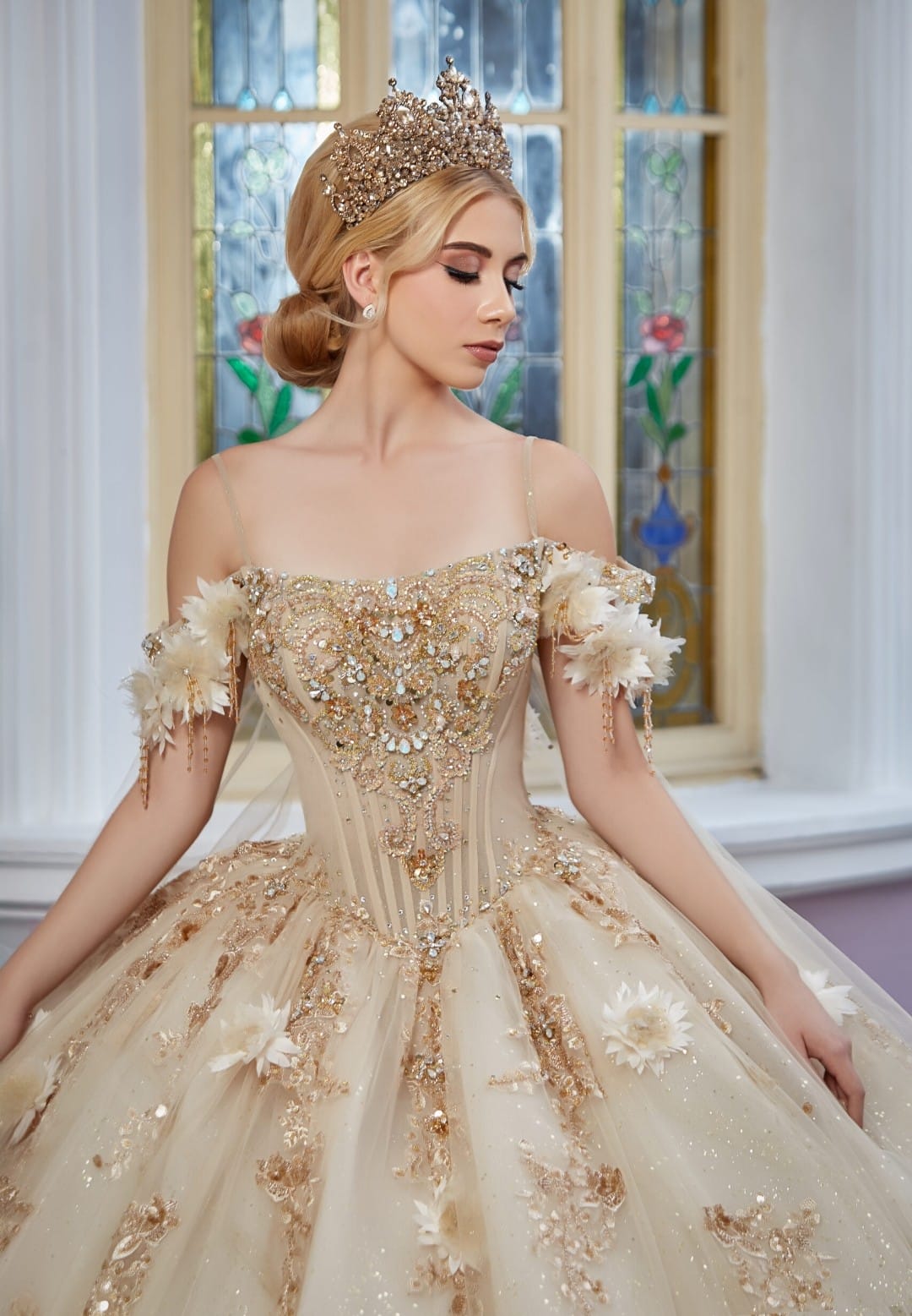 Majesty: El Vestido de tus Sueños – Alta Costura Exclusiva, Mod: FRN2026 Color Dorado