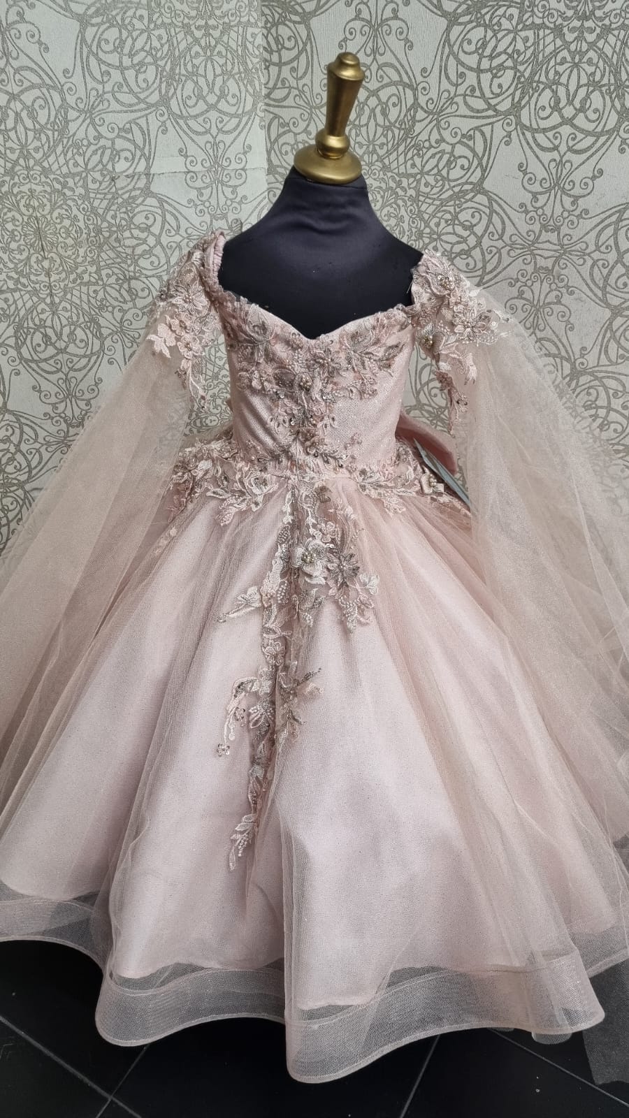 Vestido de Presentación - Elegancia Infantil Real, Mod: Fanny