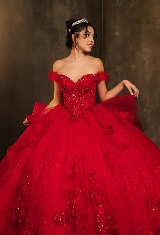 Vestido de Quinceañera "Princesa Real" con Pedrería Fina y Tul. Mod: LK-270