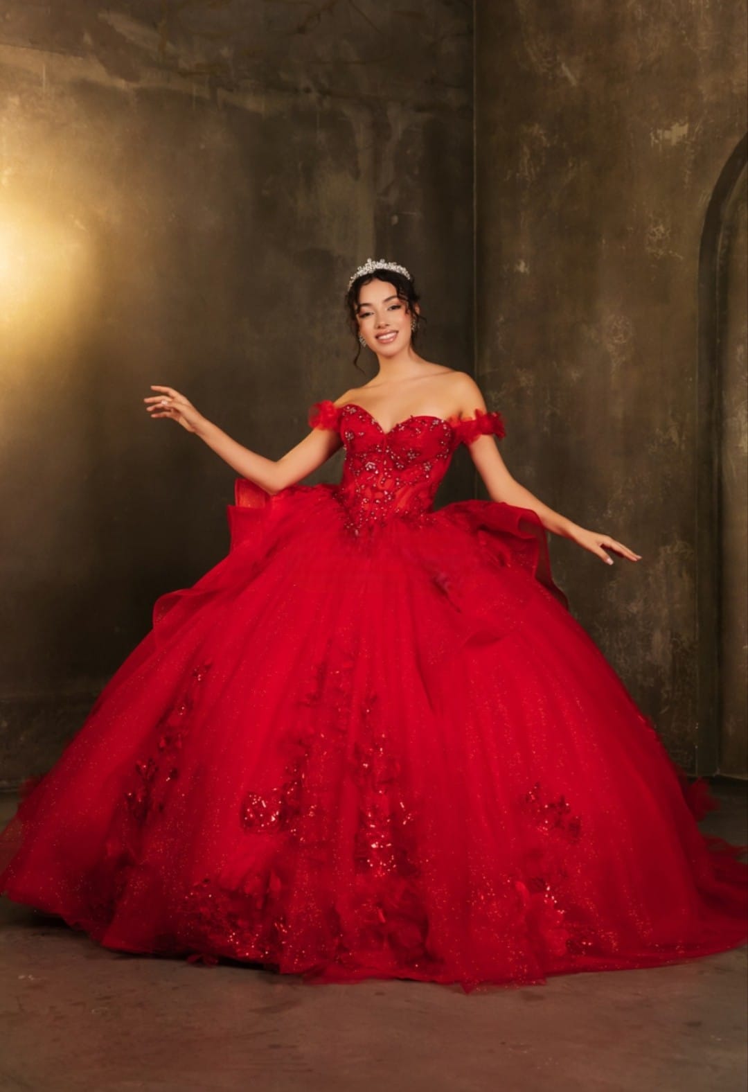 Vestido de Quinceañera "Princesa Real" con Pedrería Fina y Tul. Mod: LK-270