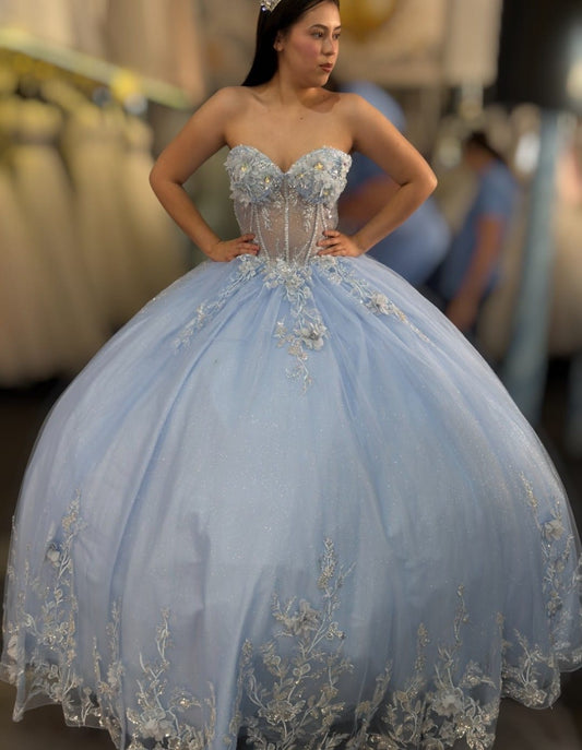 Vestido de Quinceañera "Princesa Real" con Pedrería Fina y Tul. Mod: HP25083
