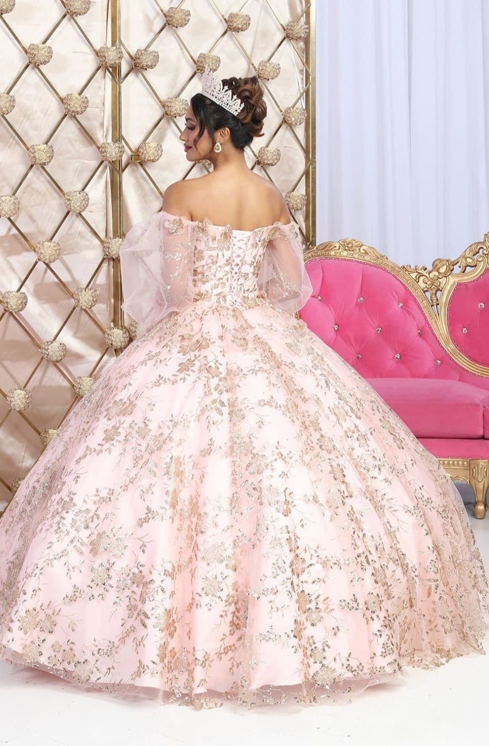 Vestido de Quinceañera "Princesa Real" con Pedrería Fina y Tul. Mod: LK-206 Color blush oro