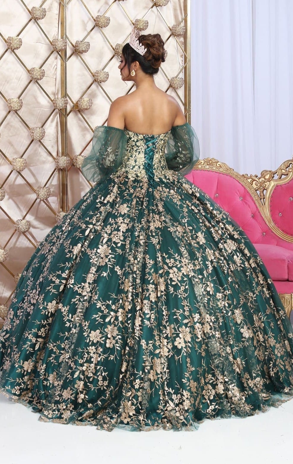 Vestido de Quinceañera "Princesa Real" con Pedrería Fina y Tul. Mod:  LK-200 Verde/ oro, Rose gold, Tinto/ oro