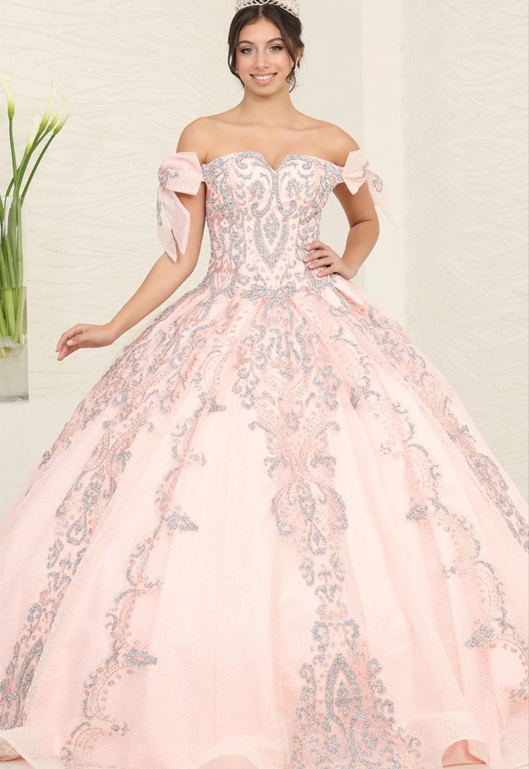 Vestido de Quinceañera "Princesa Real" con Pedrería Fina y Tul. Mod: LK-241 Color blush/ plata