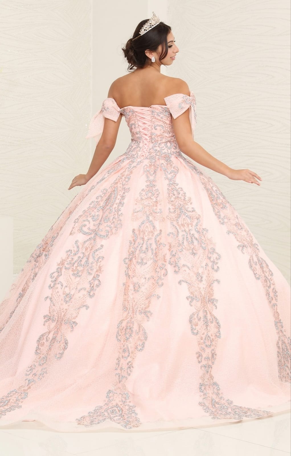 Vestido de Quinceañera "Princesa Real" con Pedrería Fina y Tul. Mod: LK-241 Color blush/ plata