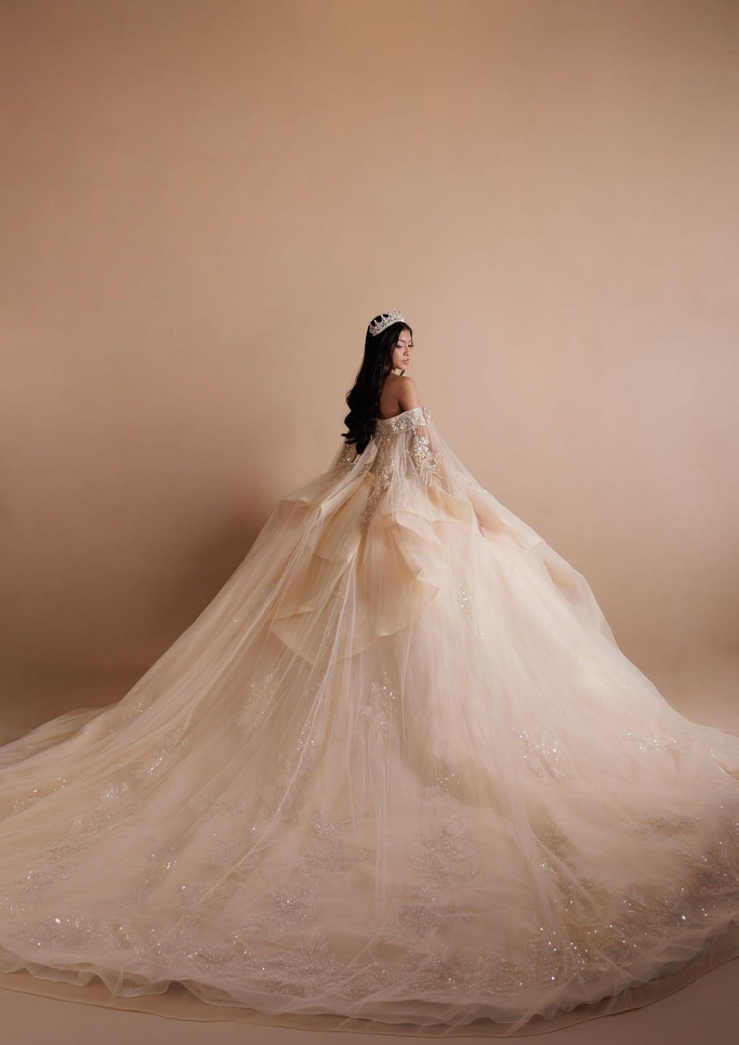 Majesty: El Vestido de tus Sueños – Alta Costura Exclusiva, Mod: FRN2022 Color Dorado