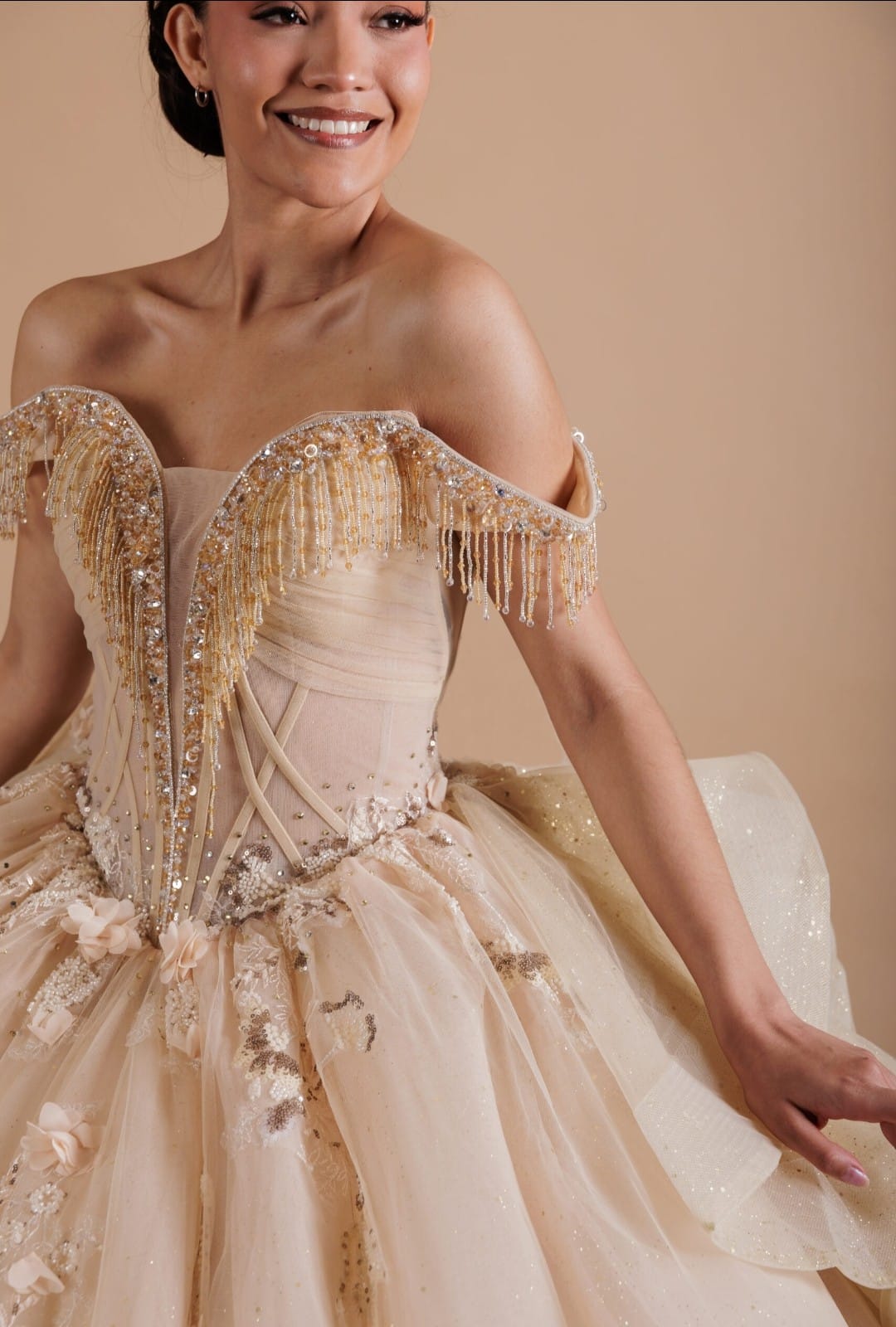Majesty: El Vestido de tus Sueños – Alta Costura Exclusiva, Mod: FRN2018 Color Dorado