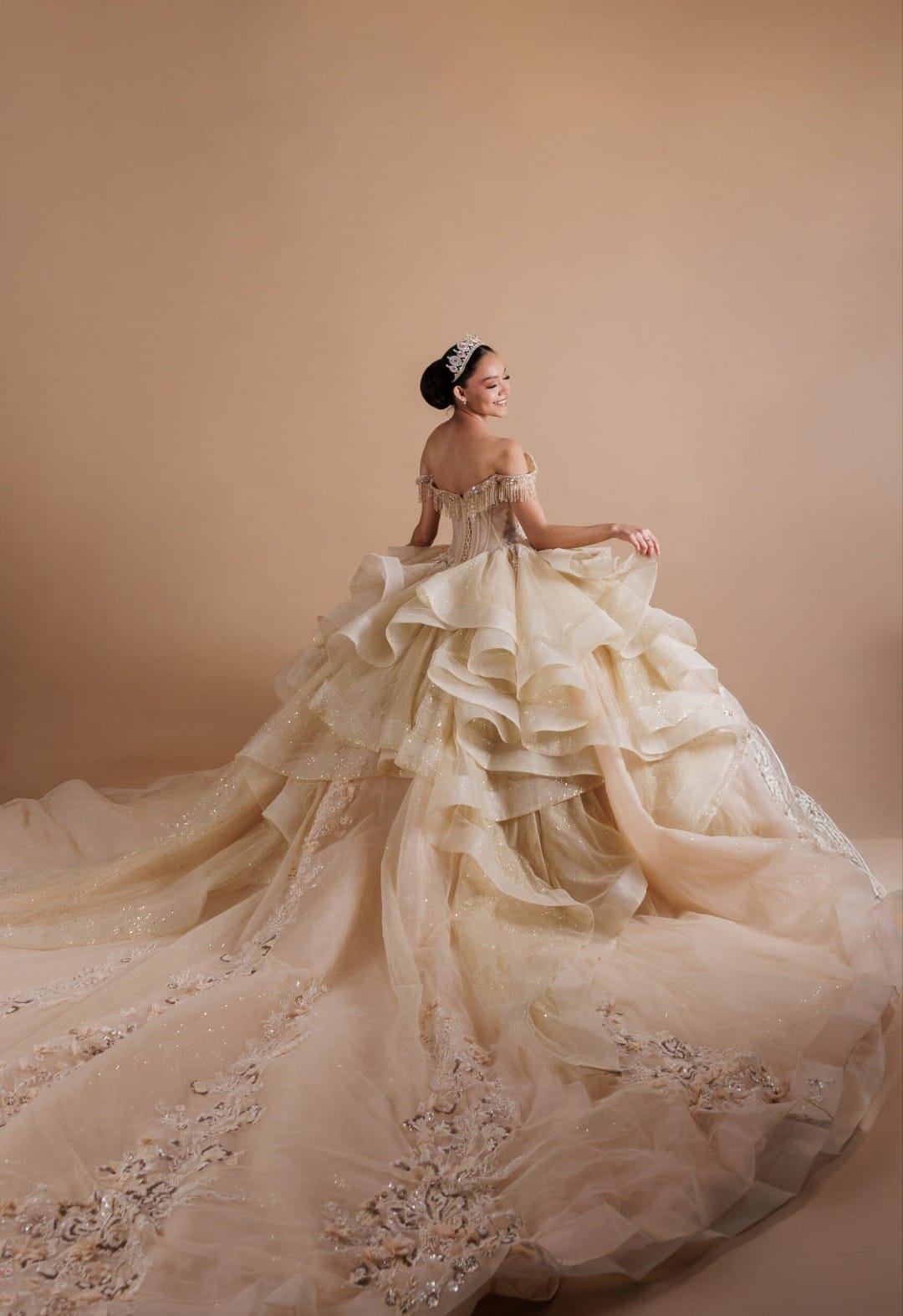Majesty: El Vestido de tus Sueños – Alta Costura Exclusiva, Mod: FRN2018 Color Dorado