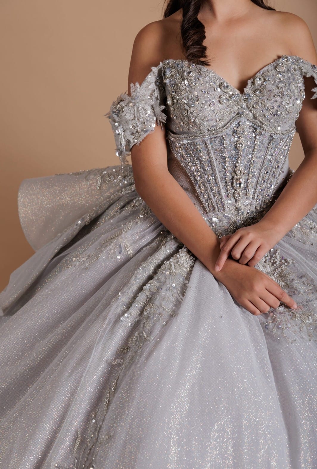 Majesty: El Vestido de tus Sueños – Alta Costura Exclusiva, Mod: FRN2085 Gris/plata
