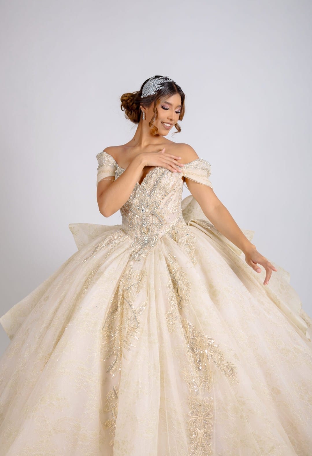 Majesty: El Vestido de tus Sueños – Alta Costura Exclusiva, Mod: FRN2090 Color Dorado