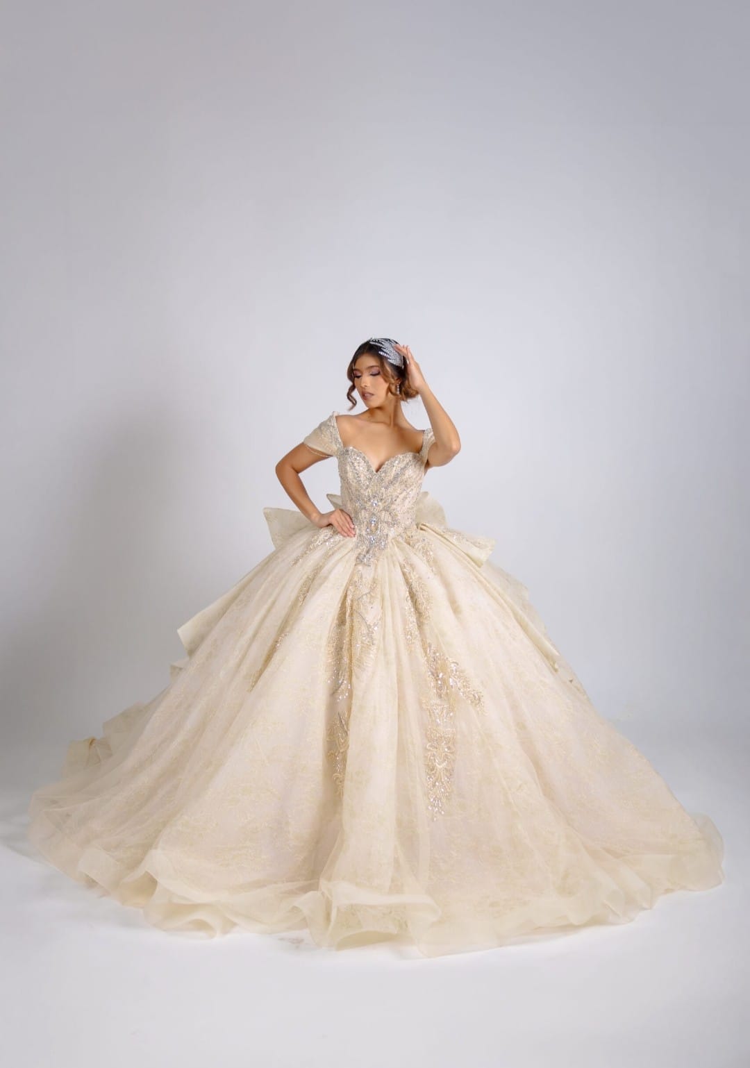 Majesty: El Vestido de tus Sueños – Alta Costura Exclusiva, Mod: FRN2090 Color Dorado