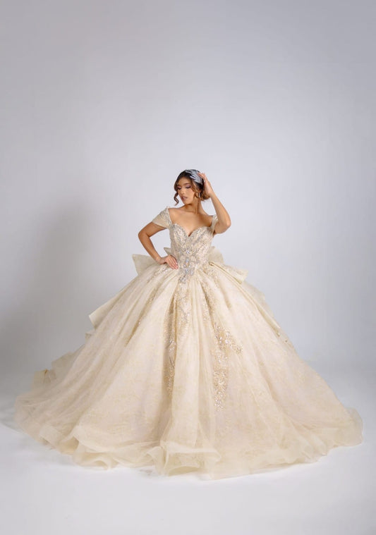 Majesty: El Vestido de tus Sueños – Alta Costura Exclusiva, Mod: FRN2090 Color Dorado