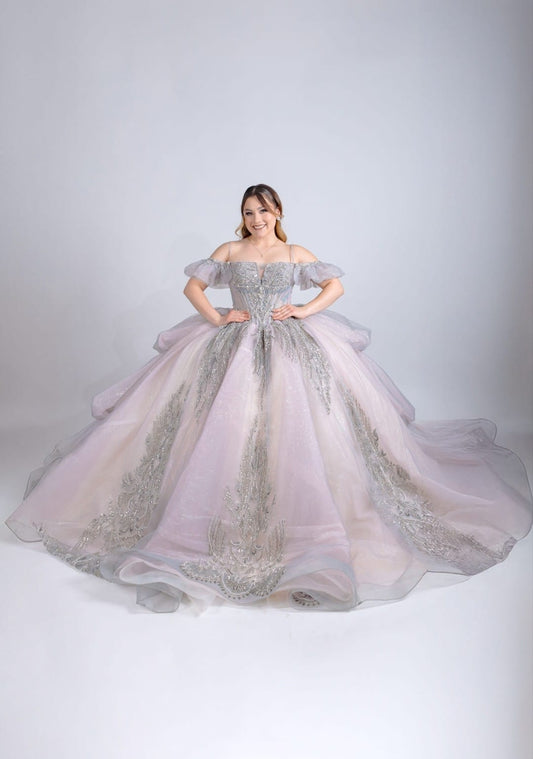 Majesty: El Vestido de tus Sueños – Alta Costura Exclusiva, Mod: FRN2045 Gris/rosa/champagne
