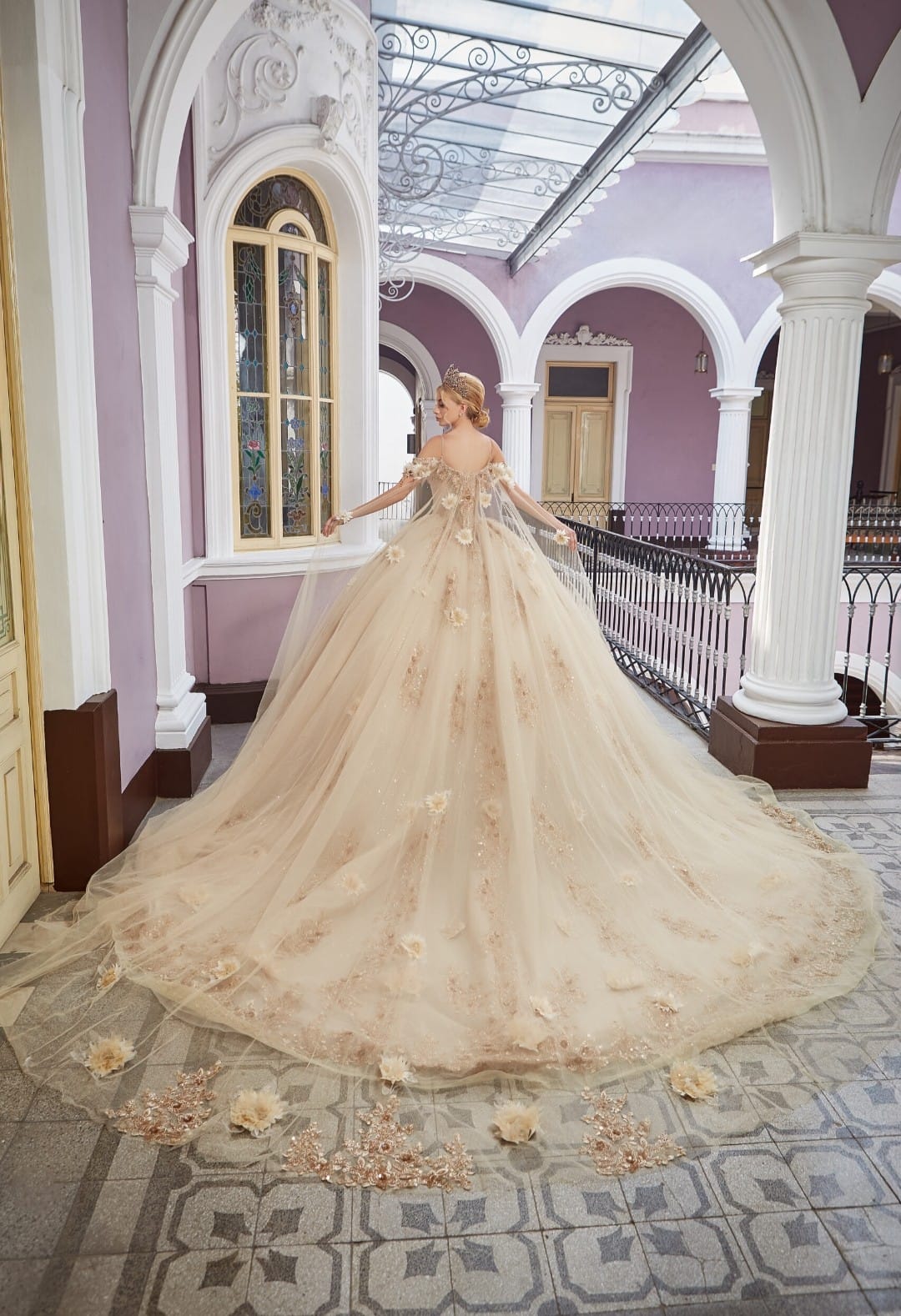 Majesty: El Vestido de tus Sueños – Alta Costura Exclusiva, Mod: FRN2026 Color Dorado